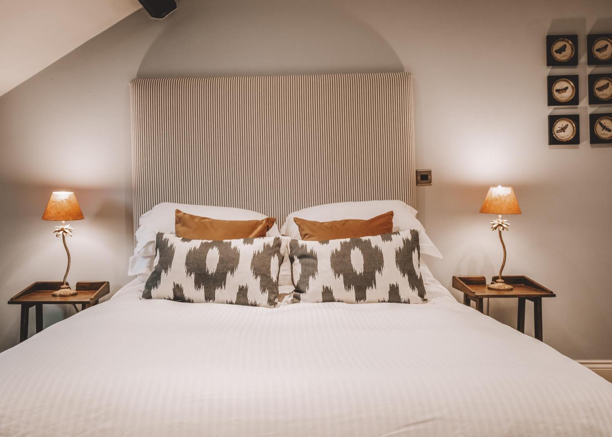 The Hare & Hounds Inn Bowland Bridge Exteriör bild