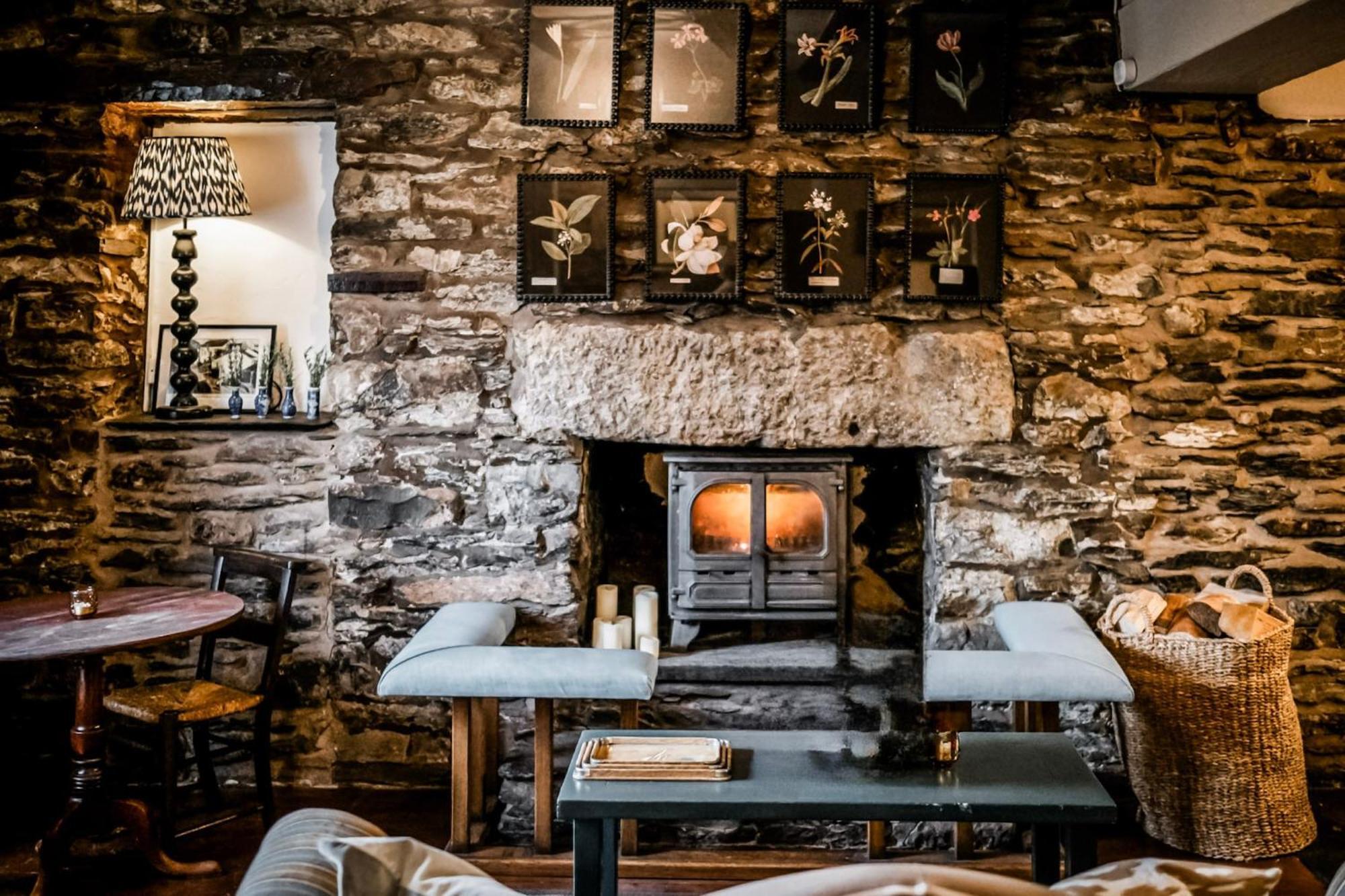 The Hare & Hounds Inn Bowland Bridge Exteriör bild